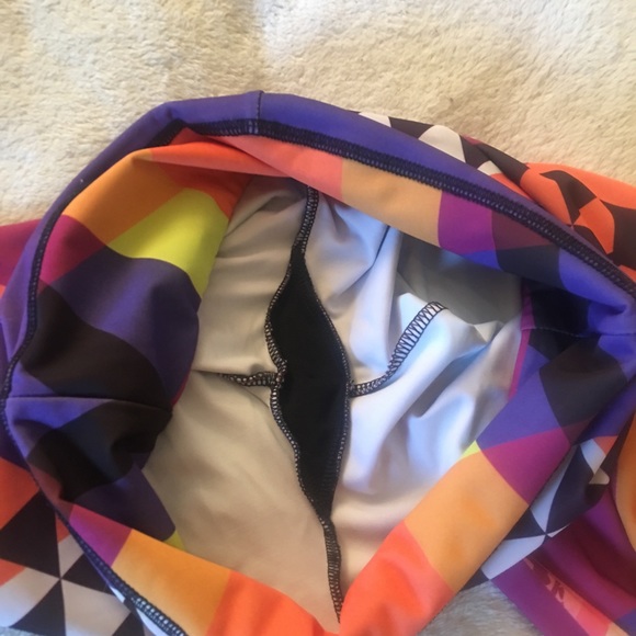 ONZIE Abstract Triangle Pattern Multi Leggings - Picture 10 of 16